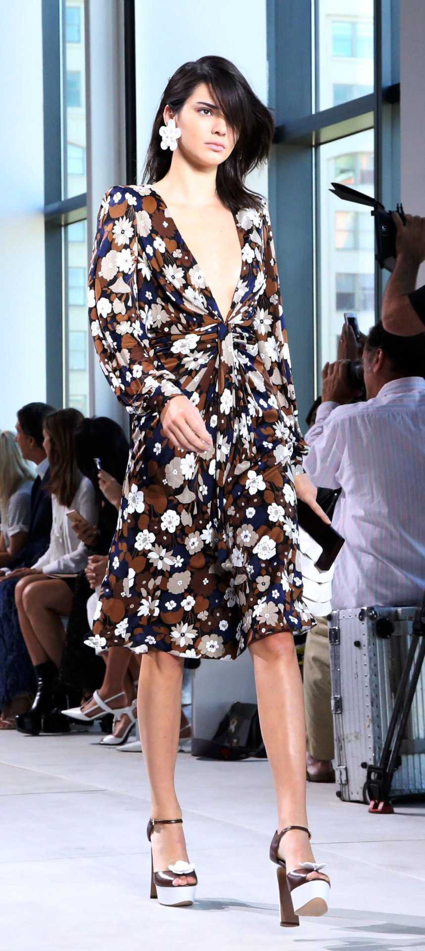 kendall-jenner-michael-kors-spring-2017-10
