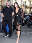 kim-kardashian-butt-kissed-by-journalist-vitalii-sediuk-1