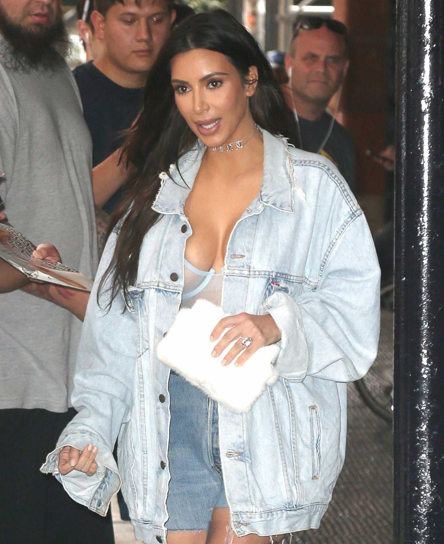 kim-kardashian-candids-ny-127