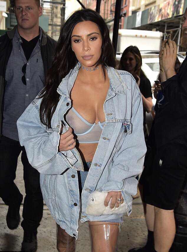 kim-kardashian-candids-ny-130