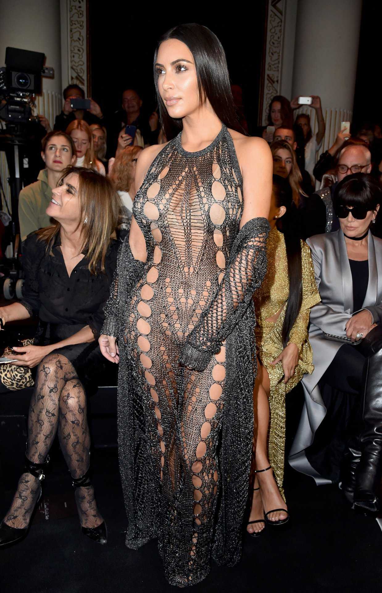 kim-kardashian-at-balmain-fashion-show-in-paris-7