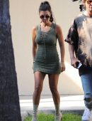 kourtney-kardashian-shopping-in-miami-13