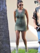 kourtney-kardashian-shopping-in-miami-14