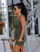 kourtney-kardashian-shopping-in-miami-6
