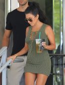 kourtney-kardashian-shopping-in-miami-8