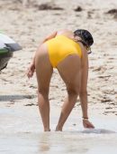kourtney-kardashian-in-swimsuit-at-the-beach-in-miami-12