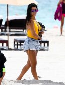 kourtney-kardashian-in-swimsuit-at-the-beach-in-miami-2
