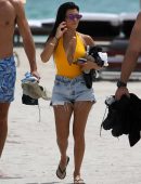 kourtney-kardashian-in-swimsuit-at-the-beach-in-miami-5