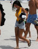 kourtney-kardashian-in-swimsuit-at-the-beach-in-miami-8