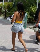 kourtney-kardashian-in-swimsuit-at-the-beach-in-miami-9