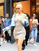 kylie-jenner-leaving-her-hotel-nyc-2