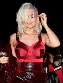 Kylie-Jenner-Leggy-Candids-NY-101