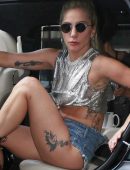 lady-gaga-at-the-kiss-fm-studio-in-london-6