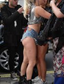 lady-gaga-at-the-kiss-fm-studio-in-london-8