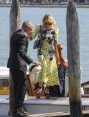 Naomi-Watts-Arriving-Private-Dock-in-Venice-Italy-3