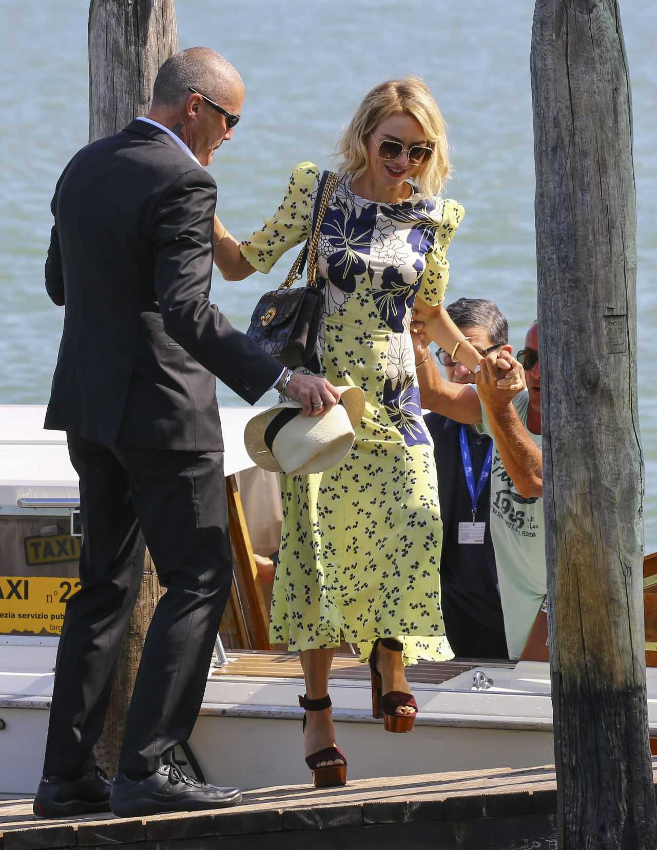 Naomi-Watts-Arriving-Private-Dock-in-Venice-Italy-4