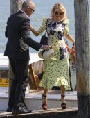 Naomi-Watts-Arriving-Private-Dock-in-Venice-Italy-9