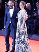 natalie-portman-at-jackie-premiere-at-the-73rd-venice-film-festival-in-venice-italy-13