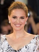 natalie-portman-at-jackie-premiere-at-the-73rd-venice-film-festival-in-venice-italy-8