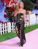 paris-hilton-at-milan-fashion-week-3
