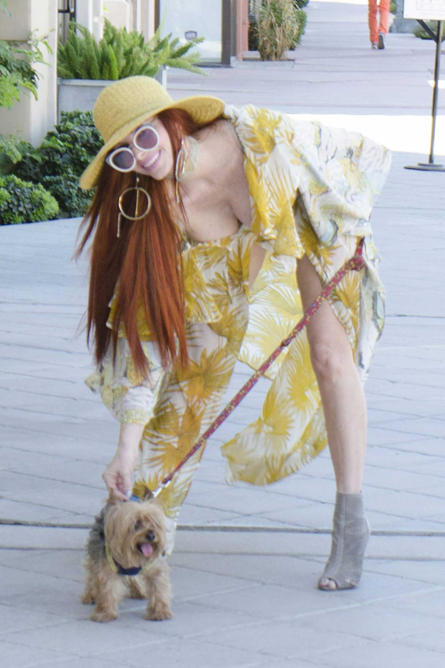 phoebe-price-enjoying-a-creamy-treat-outside-of-dairy-queen-in-palm-springs-9