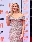 reese-witherspoon-at-the-premiere-of-sing-during-the-2016-toronto-international-film-festival-3
