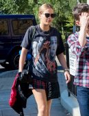 rita-ora-arriving-and-leaving-grove-recording-studios-london-2