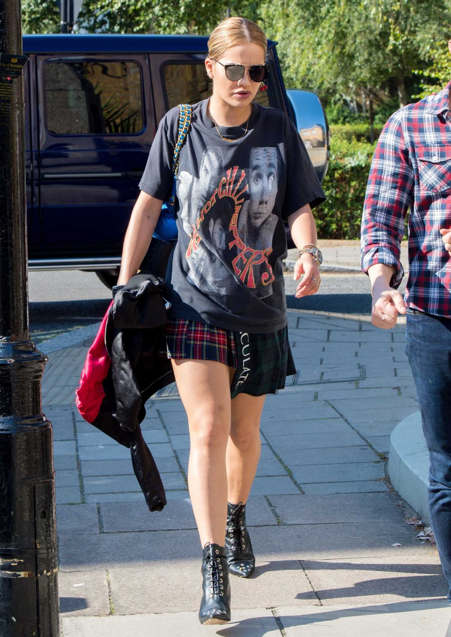 rita-ora-arriving-and-leaving-grove-recording-studios-london-5