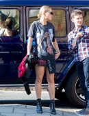 rita-ora-arriving-and-leaving-grove-recording-studios-london-6