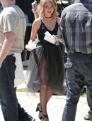 sarah-hyland-filming-a-halloween-episode-of-modern-family-6