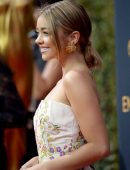 sarah-hyland-at-2016-emmy-awards-17