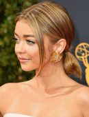 sarah-hyland-at-2016-emmy-awards-3