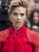scarlett-johansson-sing-premiere-in-toronto-29