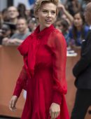scarlett-johansson-sing-premiere-in-toronto-30
