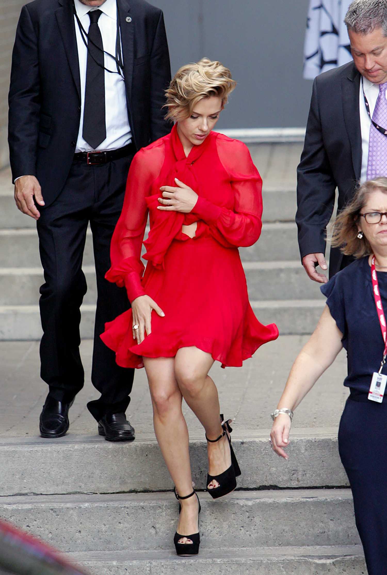 scarlett-johansson-sing-premiere-in-toronto-36