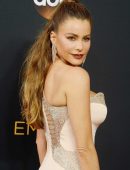 sofia-vergara-at-68th-annual-primetime-emmy-awards-in-la-10