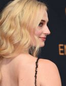 sophie-turner-at-2016-emmy-awards-1