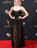 sophie-turner-at-2016-emmy-awards-11