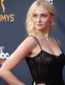 sophie-turner-at-2016-emmy-awards-12