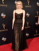 sophie-turner-at-2016-emmy-awards-13