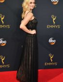 sophie-turner-at-2016-emmy-awards-6