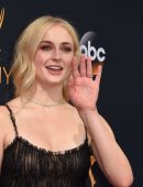 sophie-turner-at-2016-emmy-awards-7