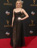 sophie-turner-at-2016-emmy-awards-8