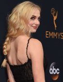 sophie-turner-at-2016-emmy-awards-9