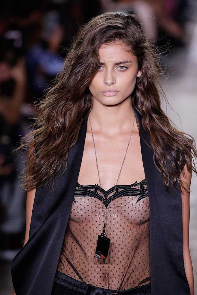 taylor-marie-hill-alexander-wang-fashion-show-nyc-2