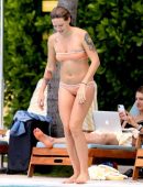 tove-lo-in-bikini-1