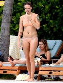 tove-lo-in-bikini-2
