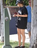 vanessa-hudgens-arriving-at-an-acting-class-1