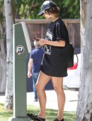vanessa-hudgens-arriving-at-an-acting-class-11