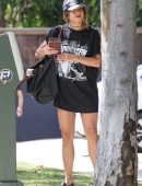 vanessa-hudgens-arriving-at-an-acting-class-15